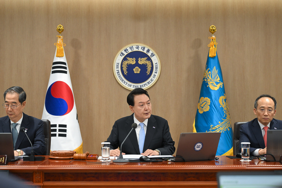 President Yoon Suk Yeol, center, announces plans to visit Paris to promote Korea's bid to host the 2030 World Expo in Busan during a Cabinet meeting at the Yongsan presidential office in central Seoul on Tuesday. [JOINT PRESS CORPS]