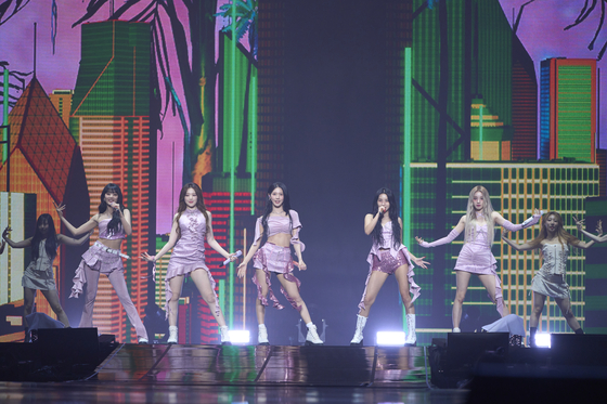 (G)I-DLE performs during its second world tour, ″I am FREE-TY″ on Saturday at Jamsil Gymnasium in Songpa District, southern Seoul. [CUBE ENTERTAINMENT]       