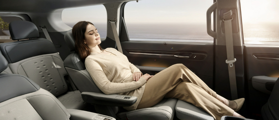 The front and second rows have reclining seats with footrests, with massage service also available. [KIA] 
