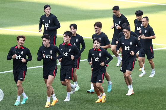The Korean national team trains at Daejeon World Cup Stadium in Daejeon on Sunday. [NEWS1]