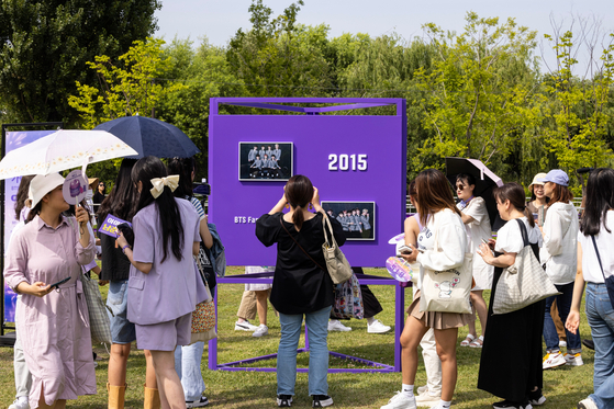 Visitors at the ″2023 BTS Festa″ event held on Saturday at the Yeouido Han River Park in western Seoul [HYBE]