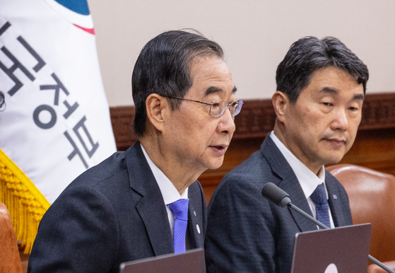 Prime Minister Han Duck-soo speaks at a Cabinet meeting at the Central Government Complex in Jongno District, central Seoul, on Tuesday, where a bill establishing a new drone operations command was approved. [YONHAP]