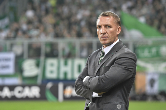 Brendan Rodgers looks on during a Europa League Group B match between FC Salzburg and Celtic at the Arena in Salzburg, Austria on Oct. 4, 2018.  [AP/YONHAP]