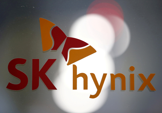 The logo of SK Hynix is seen at its headquarters in Seongnam, Gyeonggi [REUTERS/YONHAP]