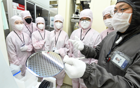 A semiconductor class at Seoul National University in Gwanak District, southern Seoul [YONHAP]