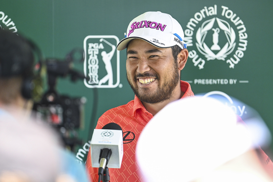  Hideki Matsuyama smiles during a press conference following his seven-under, 65, in the second round of the Memorial Tournament presented by Workday at Muirfield Village Golf Club on June 2 in Dublin, Ohio. [GETTY IMAGES]