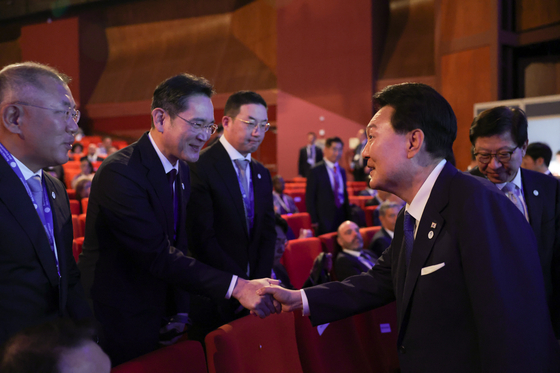 President Yoon Suk Yeol shakes hands with the heads of Korea's leading businesses, including, from left, Hyundai Motor Group Executive Chair Euisun Chung, Samsung Electronics Executive Chairman Lee Jae-yong and LG Chairman Koo Kwang-mo at the Bureau International des Expositions' general assembly in Issy-les-Moulineaux, near Paris, Tuesday. [JOINT PRESS CORPS]