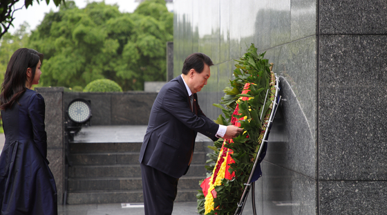 Korean President Yoon Suk and first lady Kim Keon-hee pay respects at Ho Chi Minh Mausoleum in Hanoi Friday morning as a part of a three-day state visit. [JOINT PRESS CORPS]
