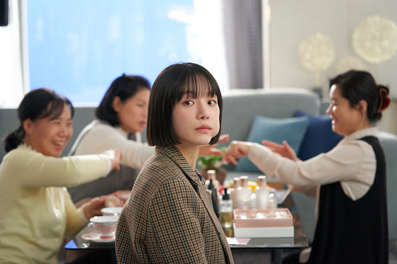 Park Gyu-young plays Seo A-ri, an ordinary office worker who becomes a million-follower influencer, in the Netflix series ″Celebrity″ [NETFLIX]