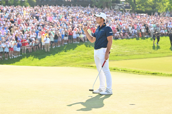 Viktor Hovland fist pumps while making the winning putt on the 18th green during the playoff hole during the final round of the the Memorial Tournament presented by Workday at Muirfield Village Golf Club on June 4 in Dublin, Ohio. [GETTY IMAGES]