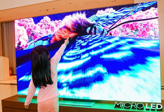 A visitor looks at Samsung Electronics' 89-inch Micro LED TV exhibited at a mall in Shanghai, China, in May. [YONHAP] 
