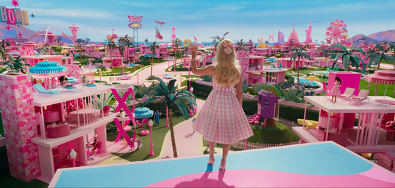 Margot Robbie plays ″stereotypical Barbie″ in the new film ″Barbie,″ who experiences strange occurrences and goes on an adventure to the real world. [WARNER BROTHERS KOREA]