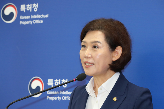 Korean Intellectual Property Office Commissioner Lee In-sil speaks during a press conference at the government complex in Daejeon on Wednesday. [NEWS1]