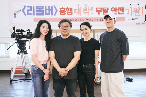 From left, actor Lim Ji-yeon, director Oh Seung-wook, actors Jeon Do-yeon and Ji Chang-wook pose for a photo during a table reading for the upcoming film ″Revolver.″ [PLUS M ENTERTAINMENT]