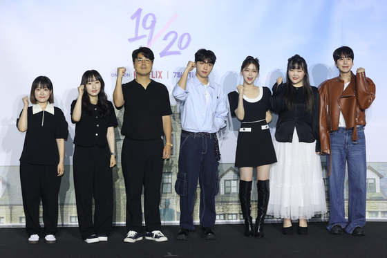 From left, producers Park Su-ji, Kim Jung-hyun, Kim Jae-won, singer Jeong Se-woon, actor Kim Ji-eun, singer Lee Su-hyun of AKMU and singer Kyuhyun pose for a photo during a press conference for new Netflix dating reality show ″19/20″ at CGV Yongsan in central Seoul on Thursday. [YONHAP]