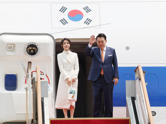 President Yoon Suk Yeol and first lady Kim Keon-hee board the presidential aircraft at the Seoul Air Base in Gyeonggi on Monday to depart for Lithuania to attend the NATO summit. This is the second year that Yoon has been invited to the meeting as an observer. During the six-day trip, Yoon plans to meet with Japanese Prime Minister Fumio Kishida, where the two are expected to discuss the discharging of the treated radioactive water from the Fukushima Daiichi nuclear power plant, and will also make a stop in Poland. [YONHAP]