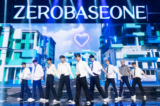 Boy band ZeroBaseOne, also known as ZB1, performs its B-side track “New Kidz on the Block” during its debut showcase at the Yes24 Live Hall in eastern Seoul’s Gwangjin District on Monday. [WAKEONE]
