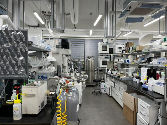 A molecular separation laboratory at KAIST in Daejeon, where Charlene Tapia and her colleagues make membranes and absorbents for gas storage and separations, as well as water treatment [CHARLENE TAPIA]