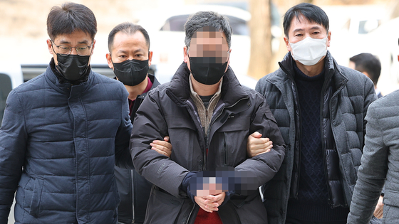 One of four South Gyeongsang-based activists suspected of spying for North Korea arrives at the Seoul Central District Court in southern Seoul to attend his arrest warrant hearing on Jan. 31. [YONHAP]