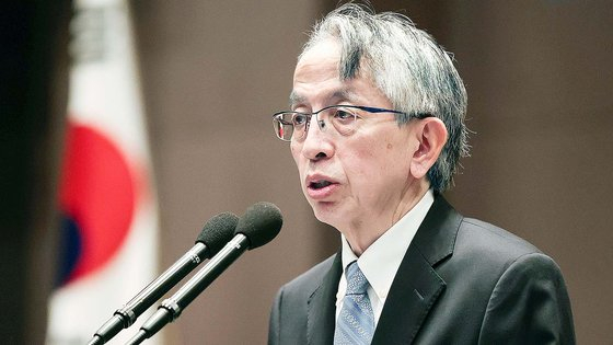 Japanese Ambassador Koichi Aiboshi speaks at the Korea Press Center in central Seoul last November. [YONHAP] 