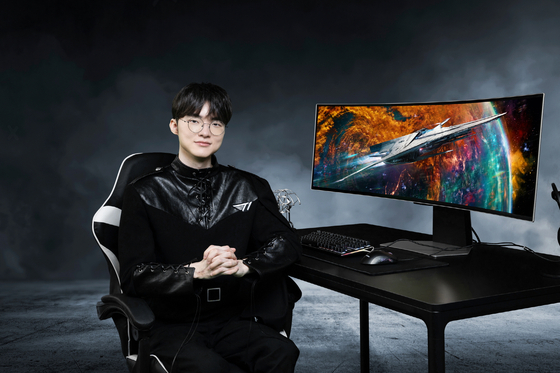 League of Legends player Faker poses for a photo in front of the organic light-emitting diode (OLED)-powered gaming monitor Odyssey OLED G9 at the T1 headquarters in Gangnam District, southern Seoul. [SAMSUNG ELECTRONICS]