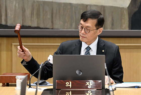 Bank of Korea Gov. Rhee Chang-yong at the Monetary Policy Board meeting held at the bank’s office in central Seoul on Thursday. [JOINT PRESS]