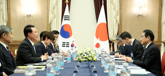 President Yoon Suk Yeol, second from left, and Japanese Prime Minister Fumio Kishida, right, hold a bilateral meeting on the sidelines of the NATO summit in Vilnius, Lithuania, Wednesday. [JOINT PRESS CORPS] 