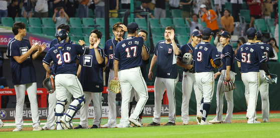 The Doosan Bears celebrate after coming from behind to beat the SSG Landers 4-1 at Incheon SSG Landers Field in Incheon on Wednesday. With the win, the third-place Bears are now riding a nine-game winning streak ahead of the All Star break on Friday.  [YONHAP]