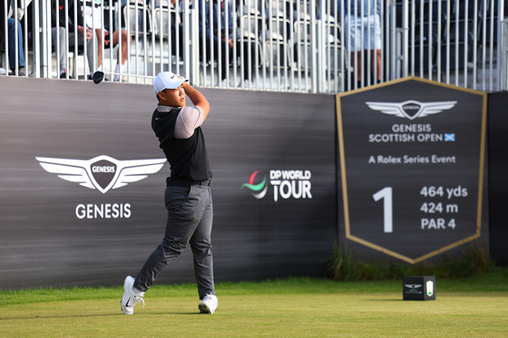 Tom Kim tees off on the 1st hole during the Pro-Am prior to the Genesis Scottish Open at The Renaissance Club in North Berwich, Scotland on July 12.  [GETTY IMAGES]