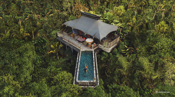 The arial view of one of the luxury tents at Capella Ubud. The resort was built without cutting down any trees in the rain forest. It is designed by American landscape architect Bill Bensley. [HEAVENS PORTFOLIO] 