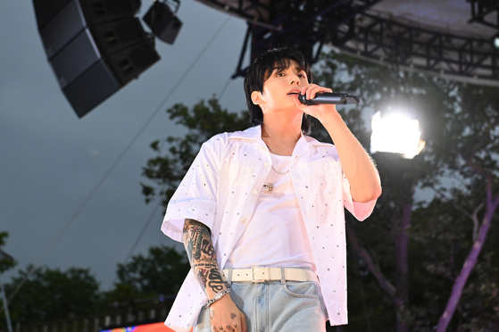 Jungkook of boy band BTS performs his latest track ″Seven″ for the 2023 Summer Concert Series at New York's Central Park on Friday, local time, organized by ABC talk show ″Good Morning America.″ [BIGHIT MUSIC]