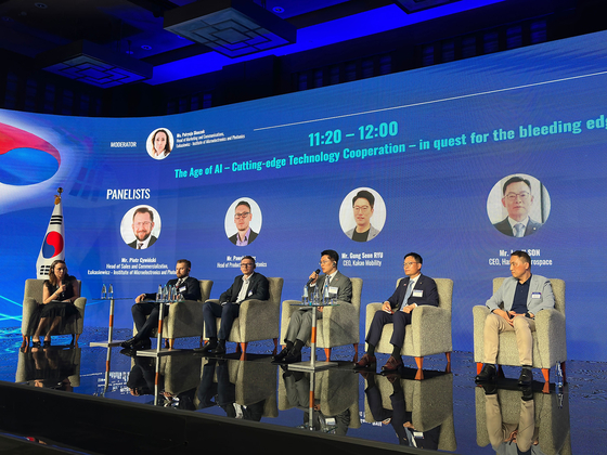 Kakao Mobility CEO Ryu Geung-seon speaks at the 2023 Korea-Poland business forum Forum in Warsaw on Friday attended by some 350 businesspeople and officials from both countries. [KAKAO MOBILITY]
