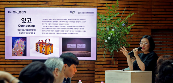 Kang Jae-young, artistic director of the 13th Cheongju Craft Biennale, speaks during a press conference last Thursday in central Seoul. [CHEONGJU CRAFT BIENNALE]