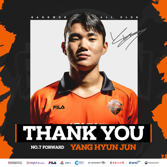 Gangwon FC bid farewell to outgoing midfielder Yang Hyun-jun in a photo posted on the club's social media channels on Saturday. According to Gangwon, Yang is set to join Scottish Premiership side Celtic.  [SCREEN CAPTURE]