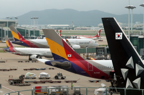 Asiana Airlines' planes parked in Incheon International Airport on Monday. [NEWS1] 