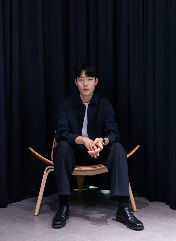 Actor Ryu Jun-yeol, winner of the Best Actor award at the 59th Baeksang Arts Awards' film section, poses for photos after an interview with the Korea JoongAng Daily at the JoongAng Ilbo headquarters in western Seoul. [BAEKSANG ARTS AWARDS ORGANIZING COMMITTEE]