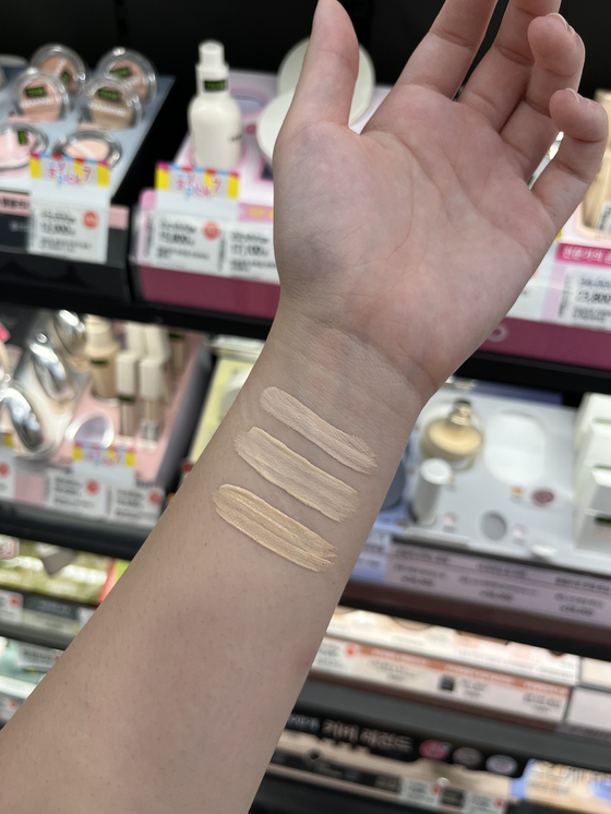 Swatches of all the available shades for a Korean-brand concealer [SOFIA DEL FONSO]