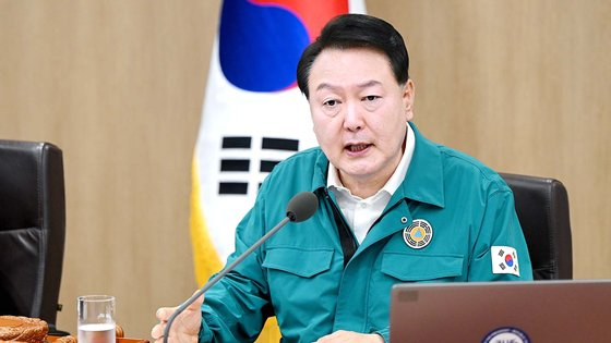 President Yoon Suk Yeol on Tuesday presides over a Cabinet meeting at the presidential office in Yongsan, central Seoul. [NEWS1] 