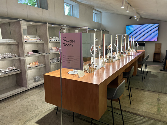 The Beauty Library inside Amore Seongsu in Seongdong District, eastern Seoul, is where visitors can test hundreds of Korean beauty products. [SHIN MIN-HEE]