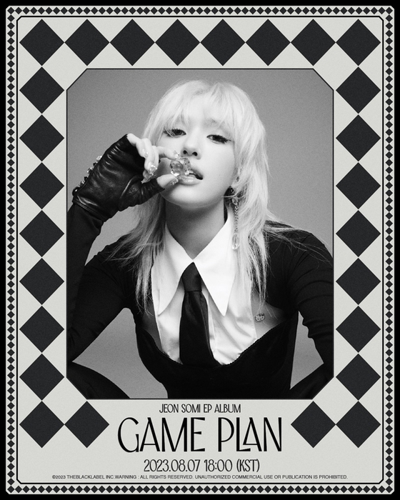 Jeon Somi's teaser poster for ″Game Plan″ [THE BLACK LABEL]
