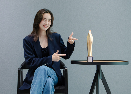 Actor Park Se-wan, winner of the Best Supporting Actress award at the 59th Baeksang Arts Awards' film section for her role in comedy flick ″6/45,″ poses for photos after an interview with the Korea JoongAng Daily in Sangam-dong, western Seoul. [BAEKSANG ARTS AWARDS ORGANIZING COMMITTEE]