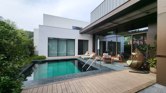 A private villa for members only at Village de Ananti [YIM SEUNG-HYE] 