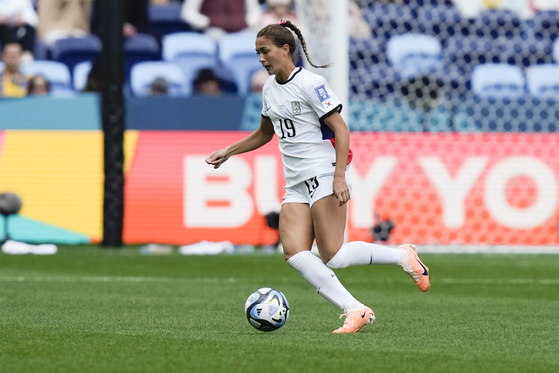 Korea's Casey Phair controls the ball during a Women's World Cup Group H match against Colombia at the Sydney Football Stadium in Sydney on Tuesday.  [AP/YONHAP]