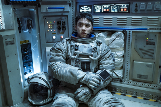 Actor Do Kyung-soo plays Seon-woo, an astronaut who gets stranded on the moon by himself, in ″The Moon″ [CJ ENM]