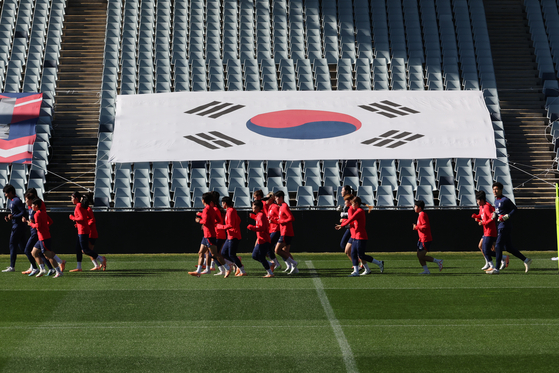 The Korean women's national team trains at Campbelltown Stadium in Leumeah, Australia on Thursday ahead of Sunday's Group H match against Morocco in the 2023 FIFA Women's World Cup. Sunday's game is Korea's second group stage match, having lost their first game 2-0 to Colombia on Tuesday. [YONHAP]