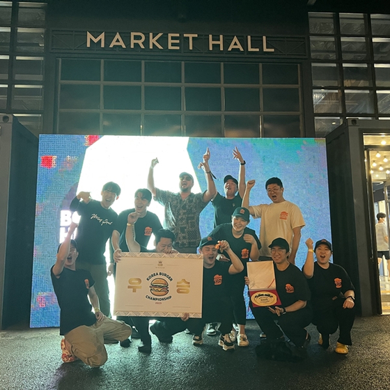 Melting Soul employees poses for a photo after winning the Korea Burger Championship that was held over the weekend in Gwangjin District, eastern Seoul. [MELTING SOUL]