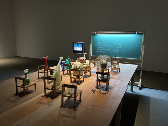 "Objects Being Taught They Are Nothing but Tools" (2010) by Kim Beom [SHIN MIN-HEE]