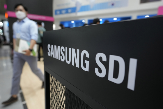 A logo of Samsung SDI is seen at its booth during the InterBattery 2021, the country’s leading battery exhibition, at Coex in southern Seoul. [AP/YONHAP]