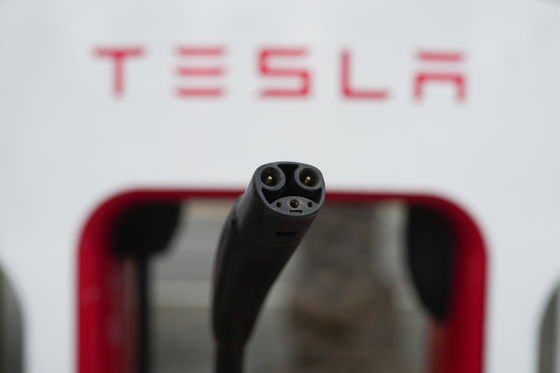 Tesla's EV charging connector is pictured at a charging station in Anaheim, California on June 9. Recently, Ford, General Motors, Volvo Cars and Rivian announced their adoption of Tesla's North American Charging Standard charging plug. [AP/YONHAP] 