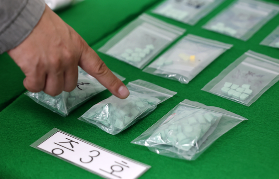 Yongsan Police Precinct on July 6 shows bags of confiscated MDMA, or ecstasy. [YONHAP]